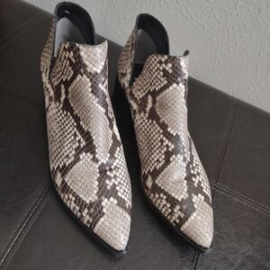 Marc Fisher Yilda Snake Print Leather Black Multi Ankle Bootie. Size 7M